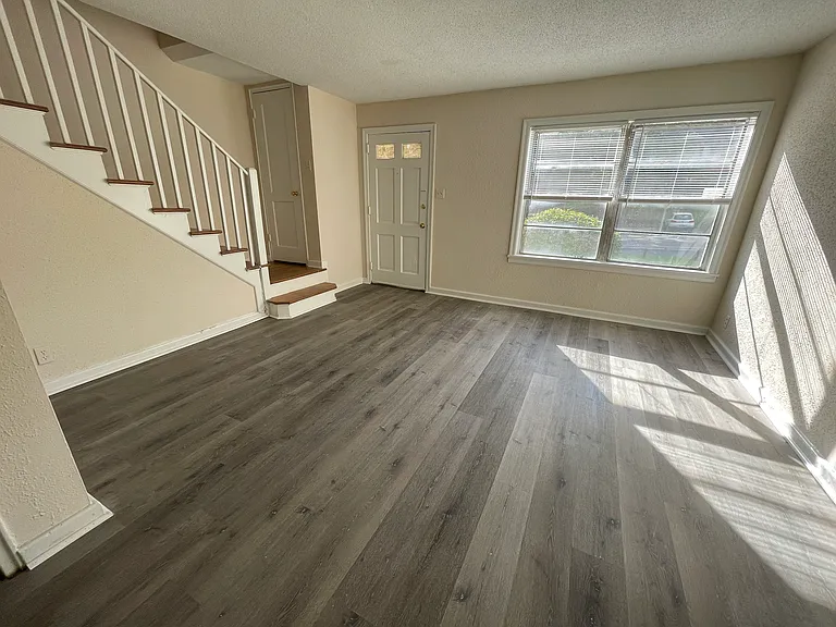 1623 Valley Ave — Photo 10