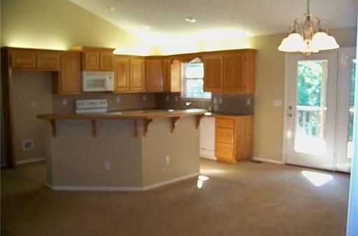 3rd image of 32 Mayfair Dr