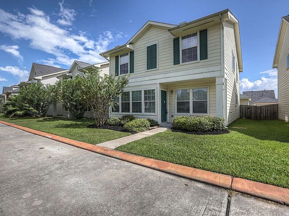 2nd image of 19511 Fletcher Way Dr