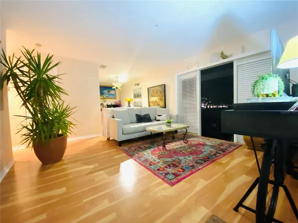 5020 Beach Dr SE APT D, Saint Petersburg, FL 33705