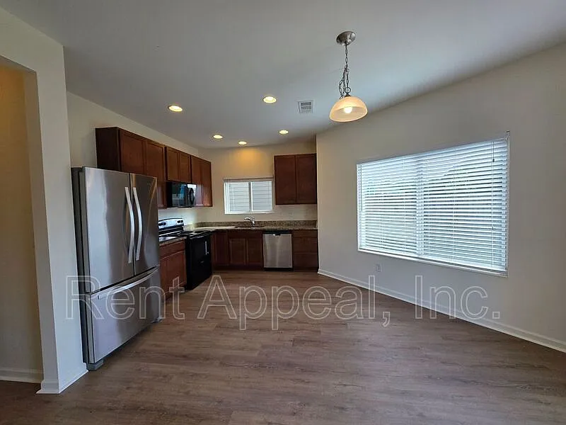 4 bed, 2.5 bath, 2268 sqft, $2,325 — Photo 2
