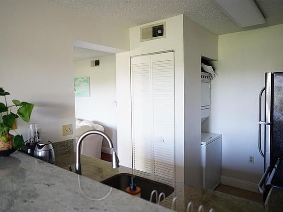 3rd image of 14204 Glenmoor Dr