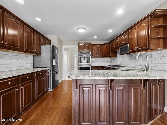 2nd image of 1719 Southlake Dr