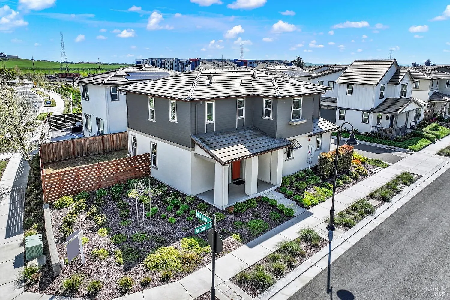 2432 Artisan Way photo 1