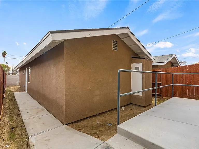 1415 Oregon St #B — Photo 6