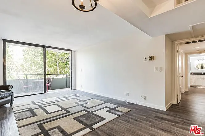 10535 Wilshire Blvd #404 — Photo 16