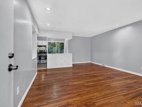4th image of 2212 Collett Dr