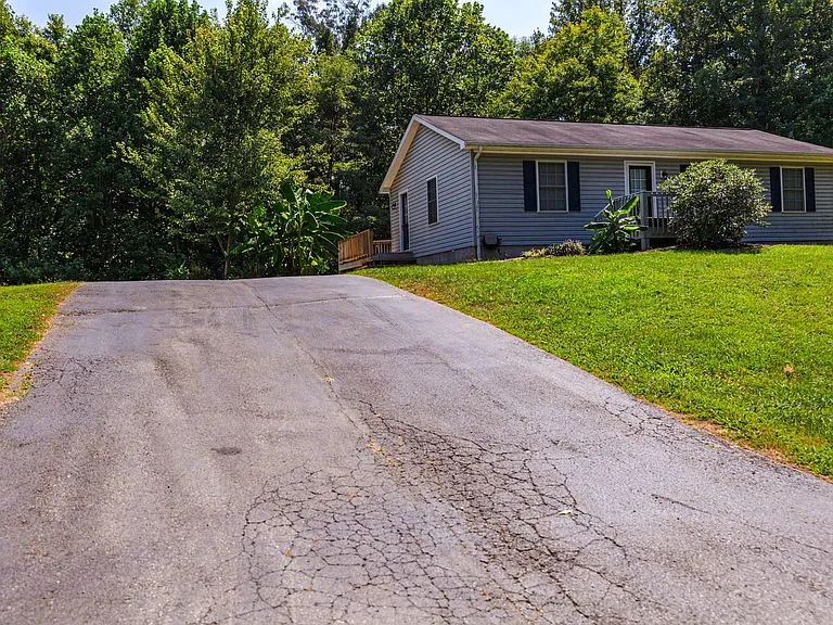 1076 Old Station Loop — Photo 4