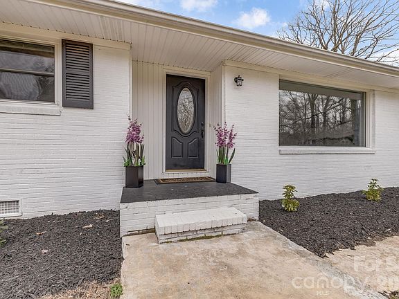 2nd image of 52 Baby Jane Ln