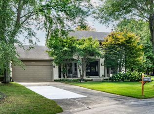 6253 Fairbrook Ct, West Bloomfield, MI 48322