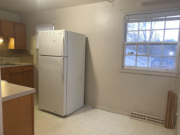 3rd image of 1710 Johnson St