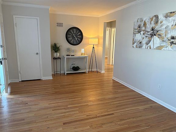 2nd image of 208 Walworth Dr