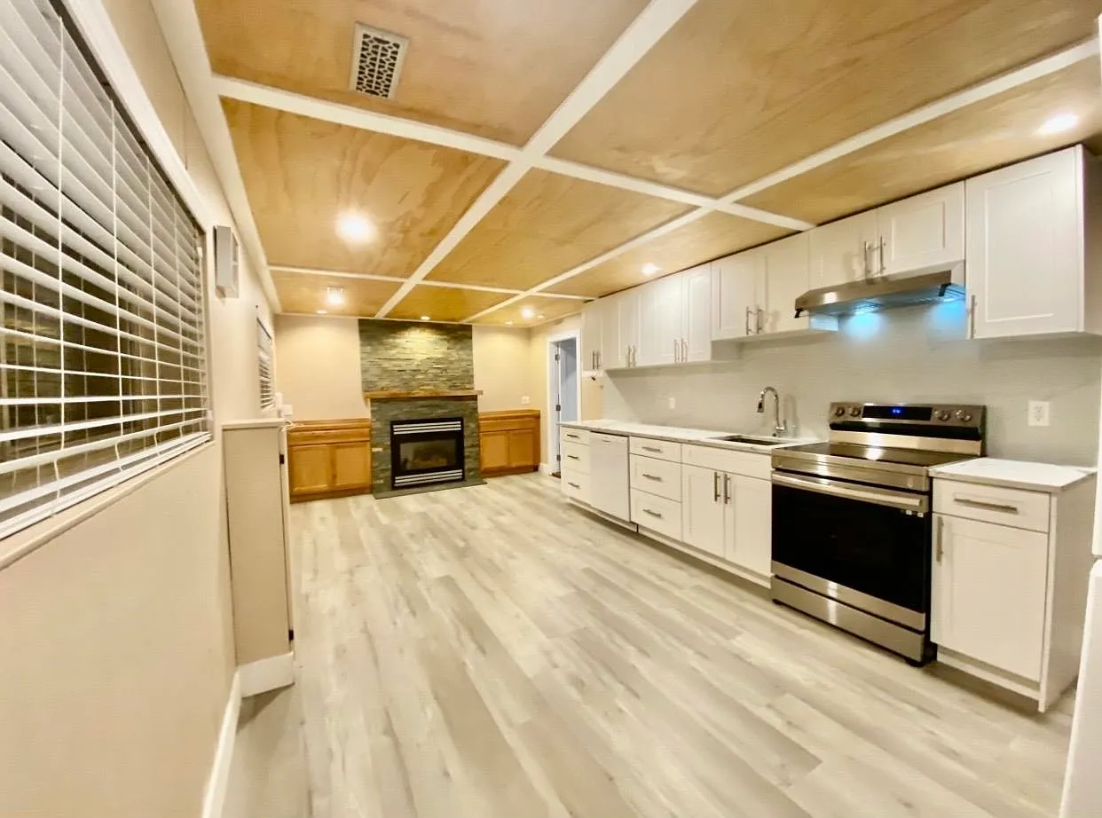 2 bed, 939 sqft, $1,600 — Photo 1
