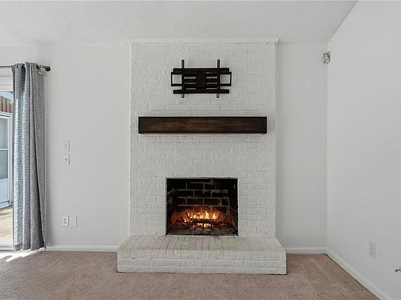 5th image of 3549 Daffodil Cres