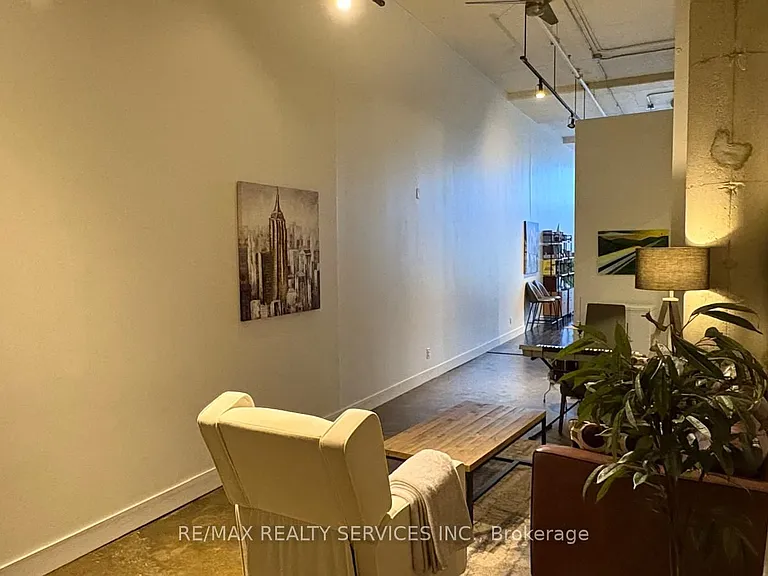 90 Sumach St #406 — Photo 3