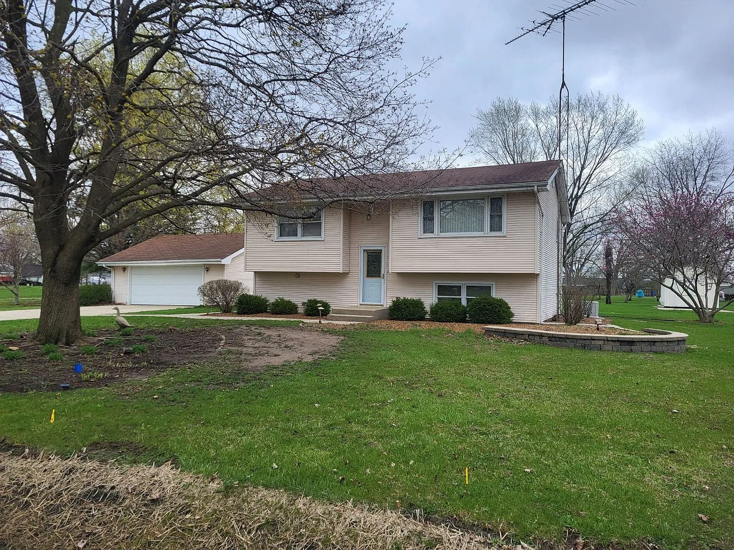 1785 Vista Dr photo 1