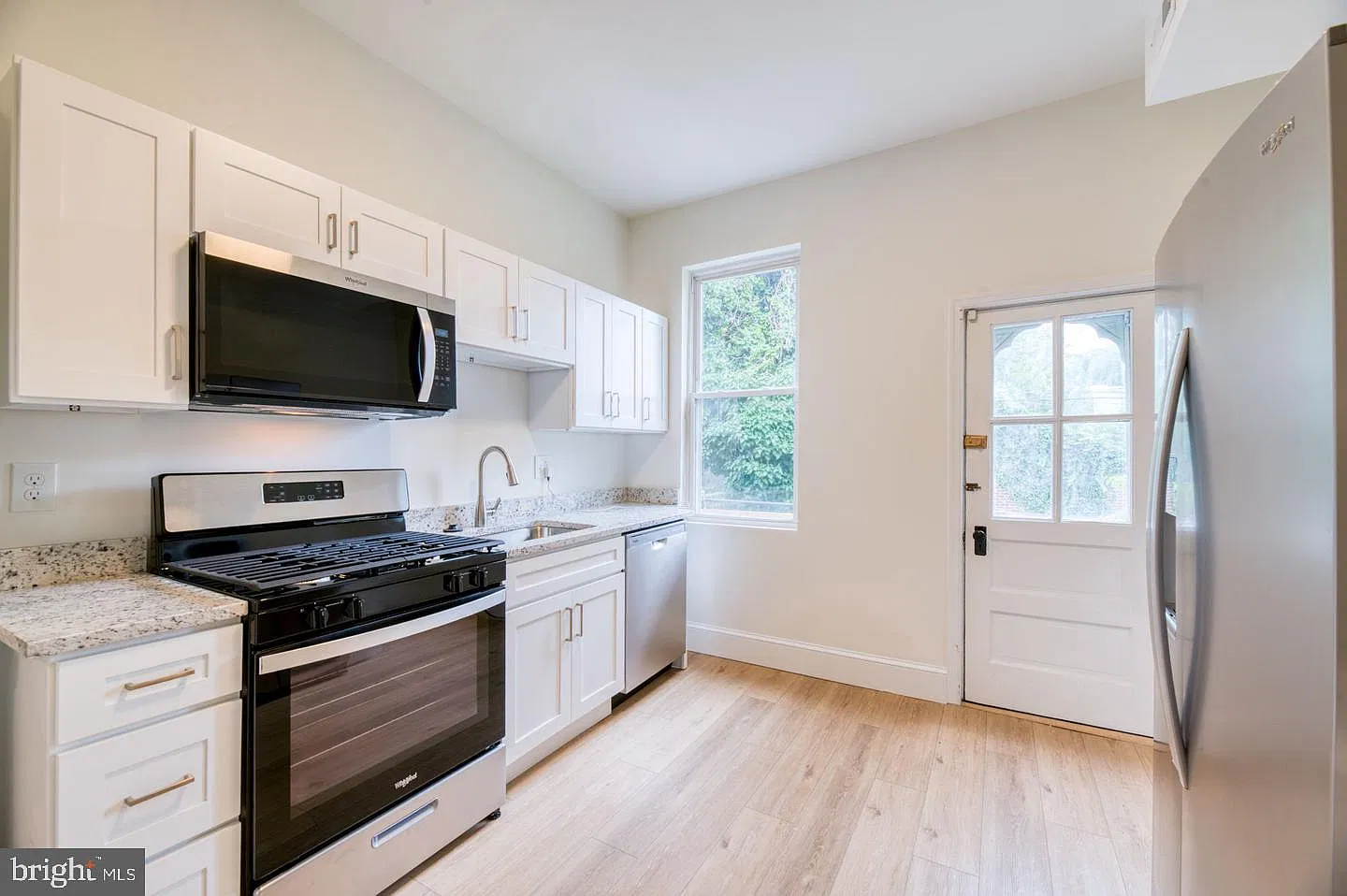 3 bed, 2.0 bath, 1328 sqft, $1,800 — Photo 1