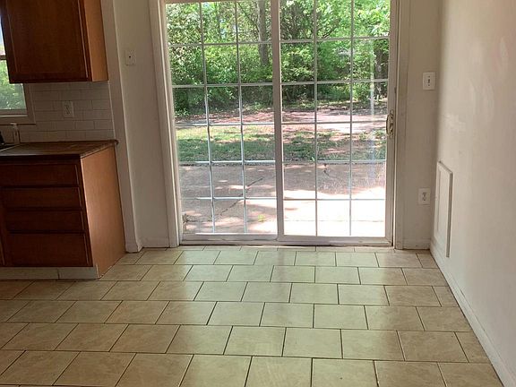 5th image of 7802 Woodstock St