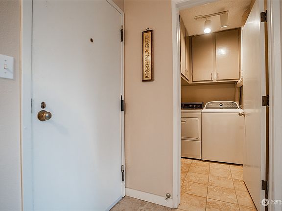 4th image of 1910 Evergreen Park Drive SW #901