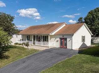 18 S Foxhall Ln, Weyers Cave, VA 24486