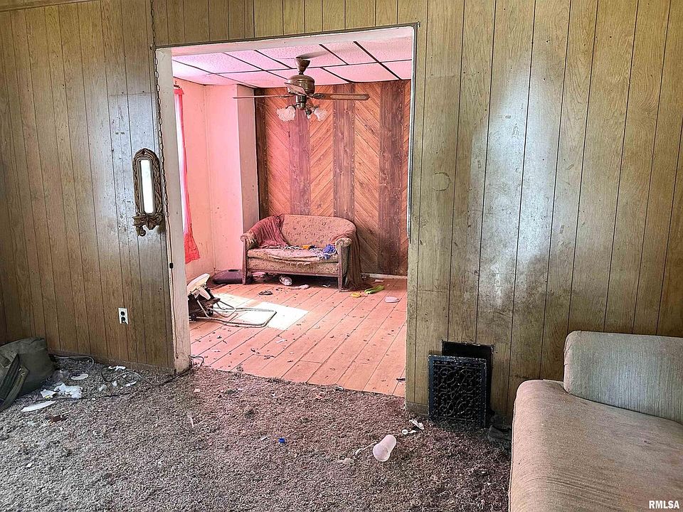 2nd image of 2404 8 1/2 Ave