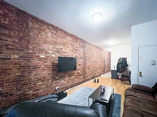 Rented by Compass | media 22