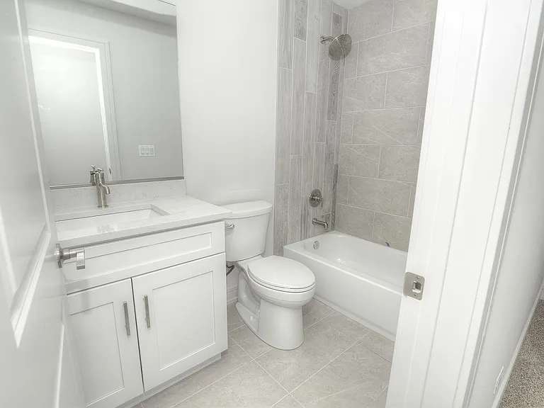 214 N Walnut St — Photo 53
