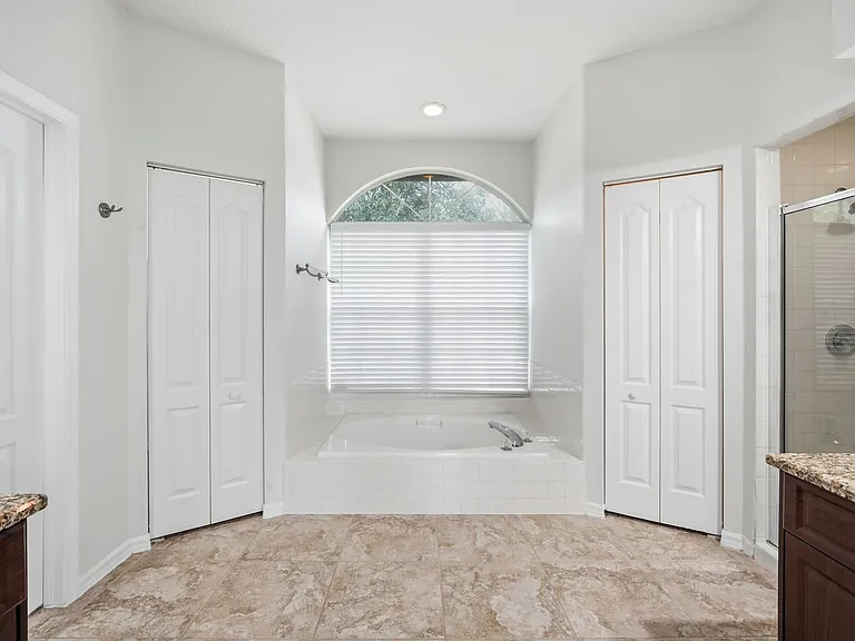 9810 Bennington Dr — Photo 13