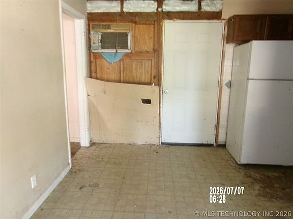 3rd image of 421 Sooner Rd
