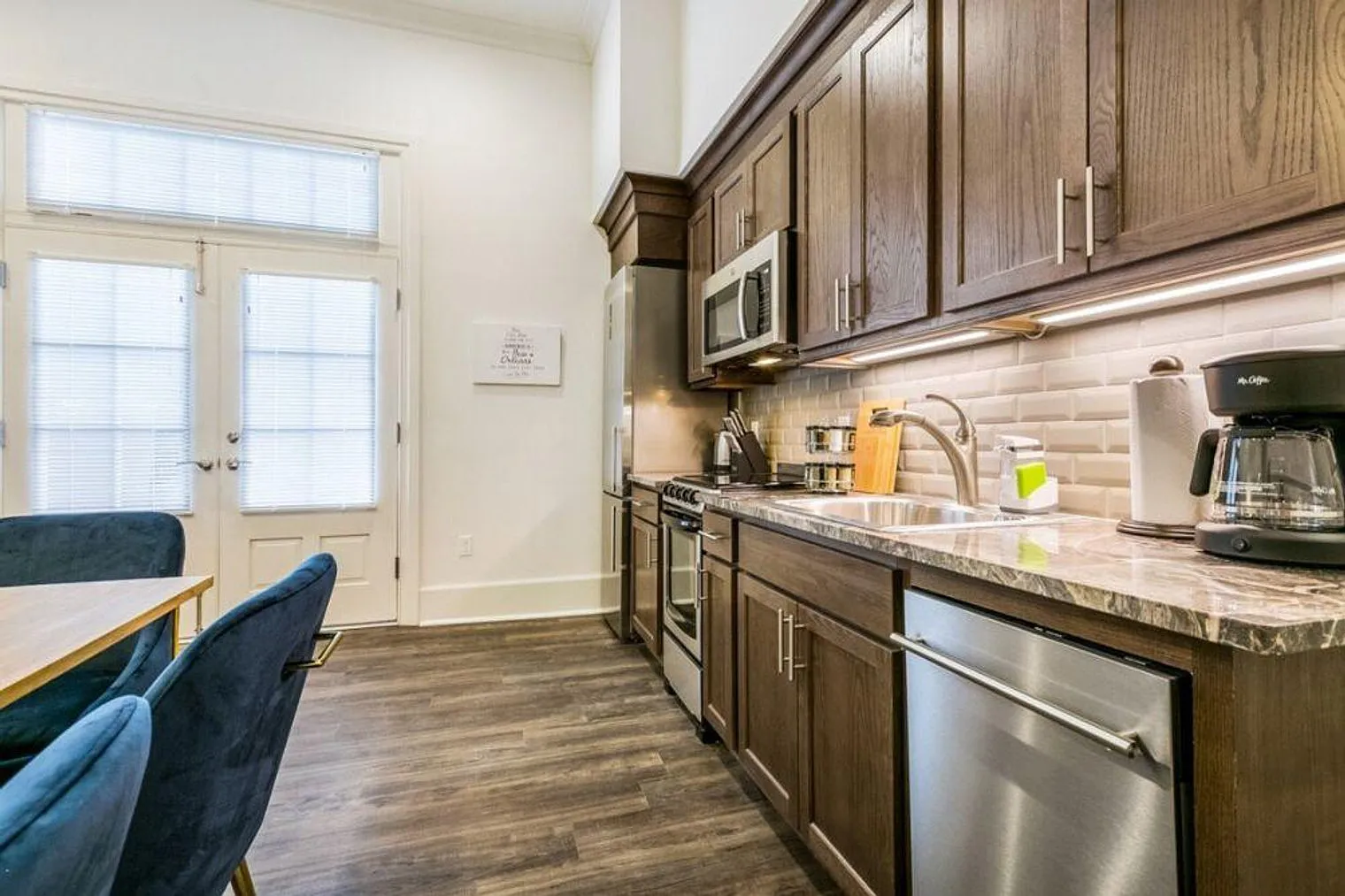 2 bed, 2.0 bath, 893 sqft, $6,378 — Photo 4