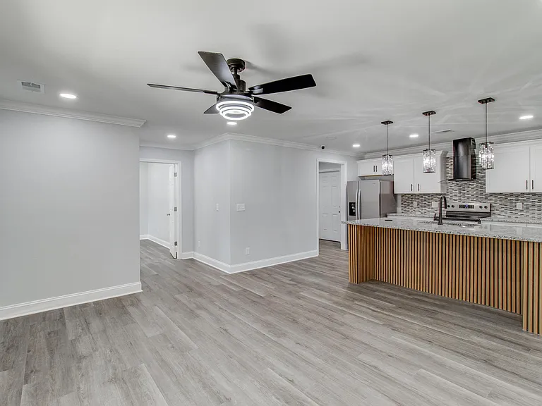 2327 Willow St — Photo 6