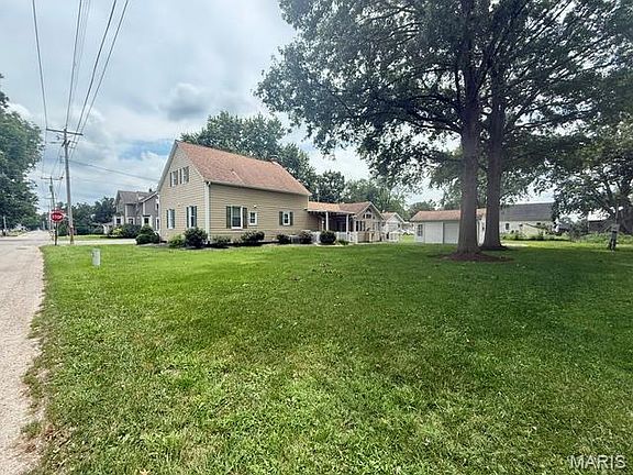 5th image of 605 Munster St