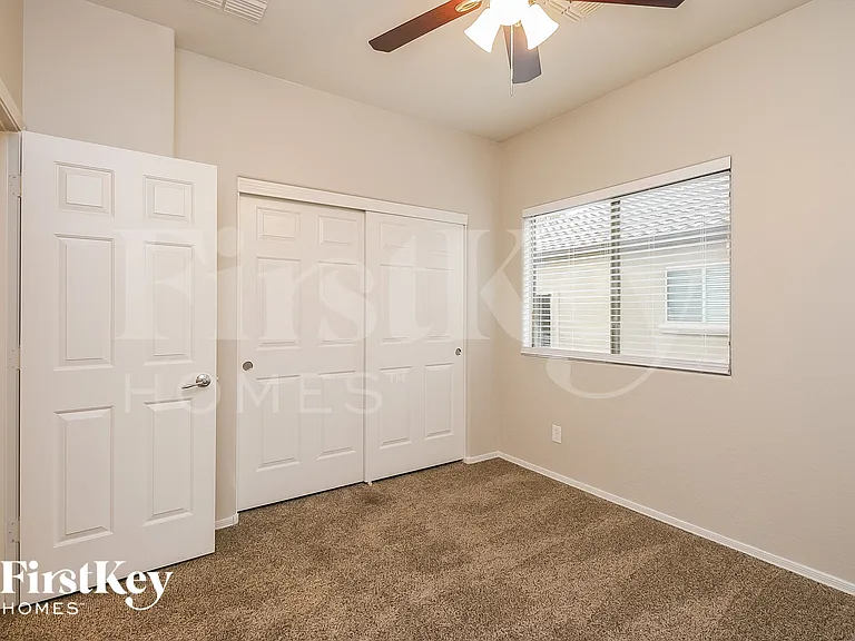8811 S 57th Ln — Photo 11