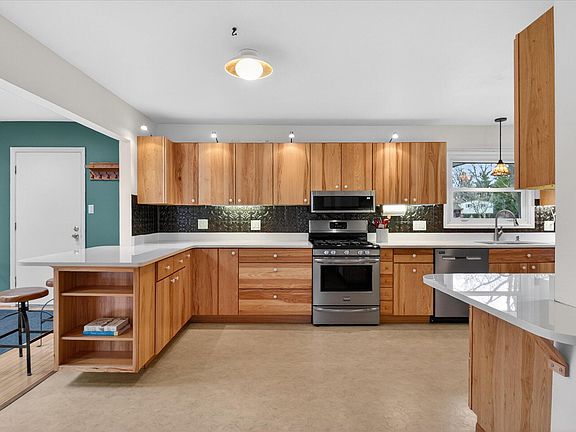 3rd image of 4 Gallway Ct