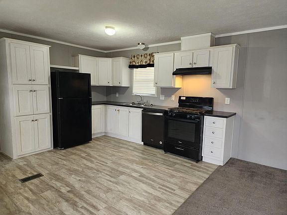 3rd image of 139 Southshore Dr #32