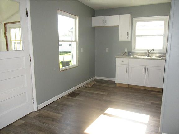 4th image of 908 Broadway St