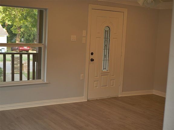 3rd image of 5732 Estes Ave