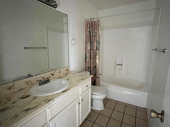 5th image of 85 Oaklawn Ave Unit D