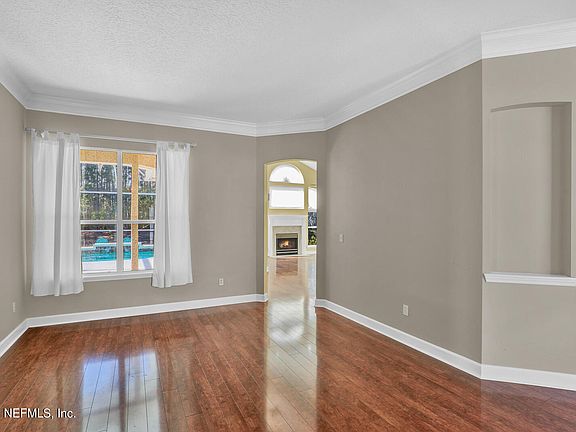 4th image of 8586 Hunters Creek Dr N