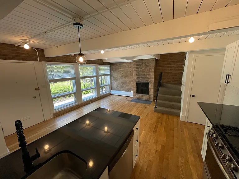 4855 N Hermitage Ave #7 — Photo 4