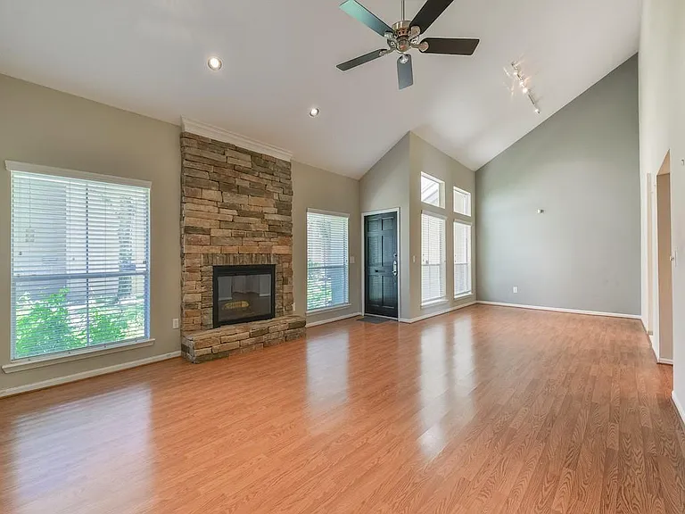 9406 Bassoon Dr — Photo 2