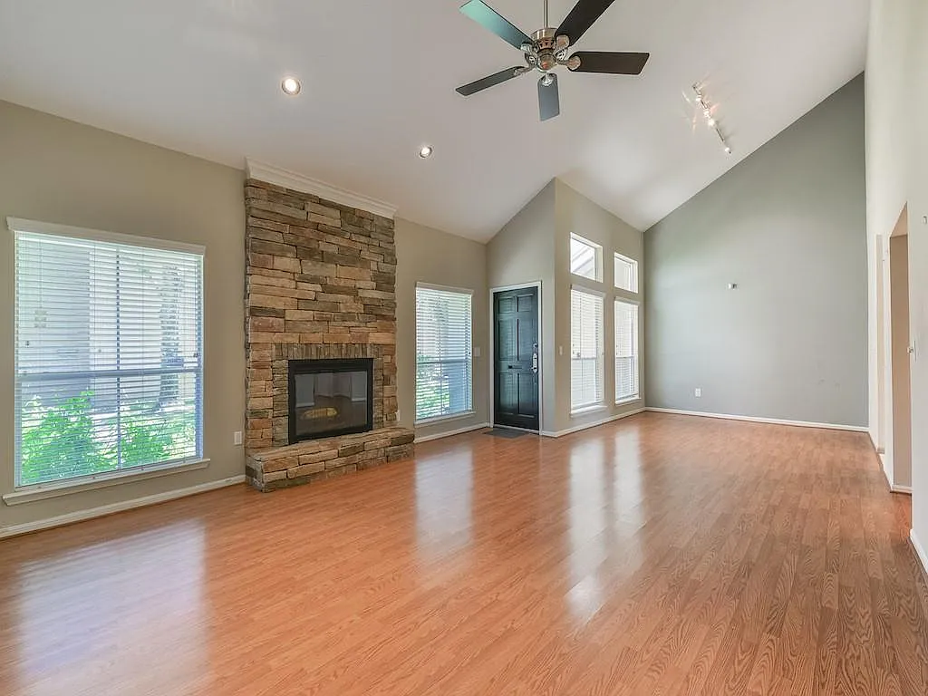 Building Photo - 9406 Bassoon Dr
