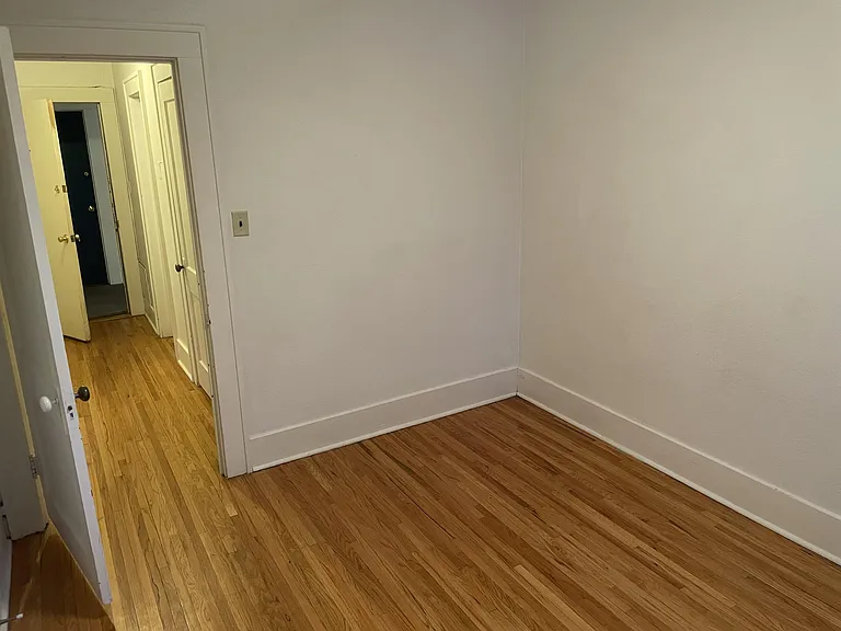 200 East Laurel Street - 10 — Photo 9