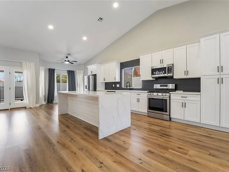 9171 W Viking Rd — Photo 18