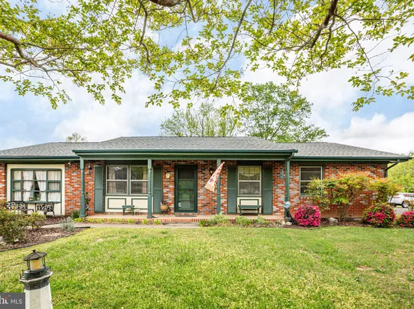 8 Clarion Dr, Fredericksburg, VA 22405