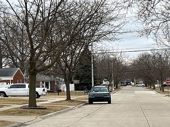 4th image of 3243 Salem Dr