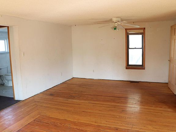 5th image of 9681 Church St