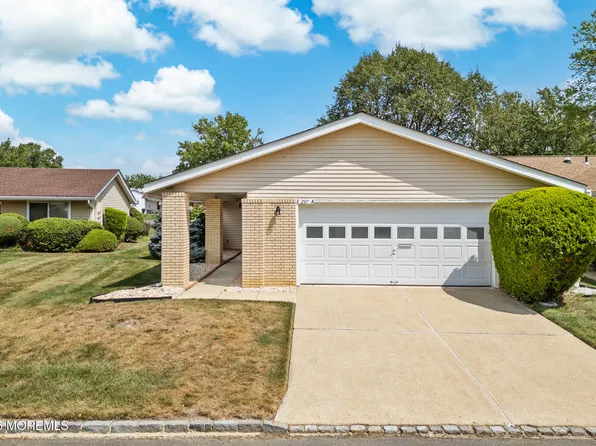 297 Yardley Drive #297A, Monroe, NJ 08831