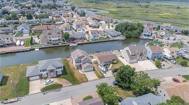 2nd image of 1081 Montauk Dr