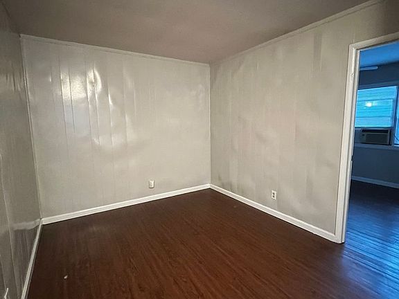 3rd image of 423 N Gem St